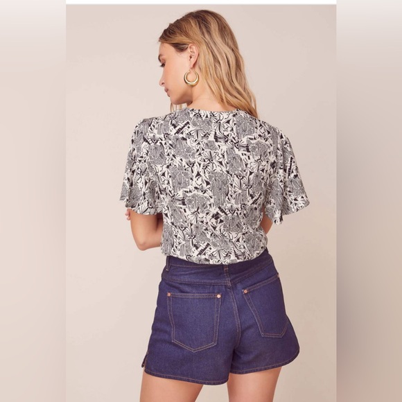 ASTR the Label Black White Collage Floral Print Surplice Blouse Top Size XS - Picture 8 of 12